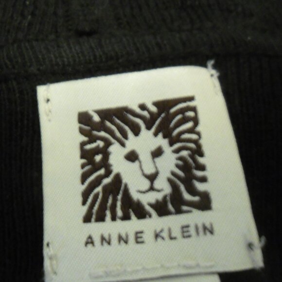 Black cardi-wrap. 100% cotton. Medium fit. Perfect for fall. - Picture 5 of 5